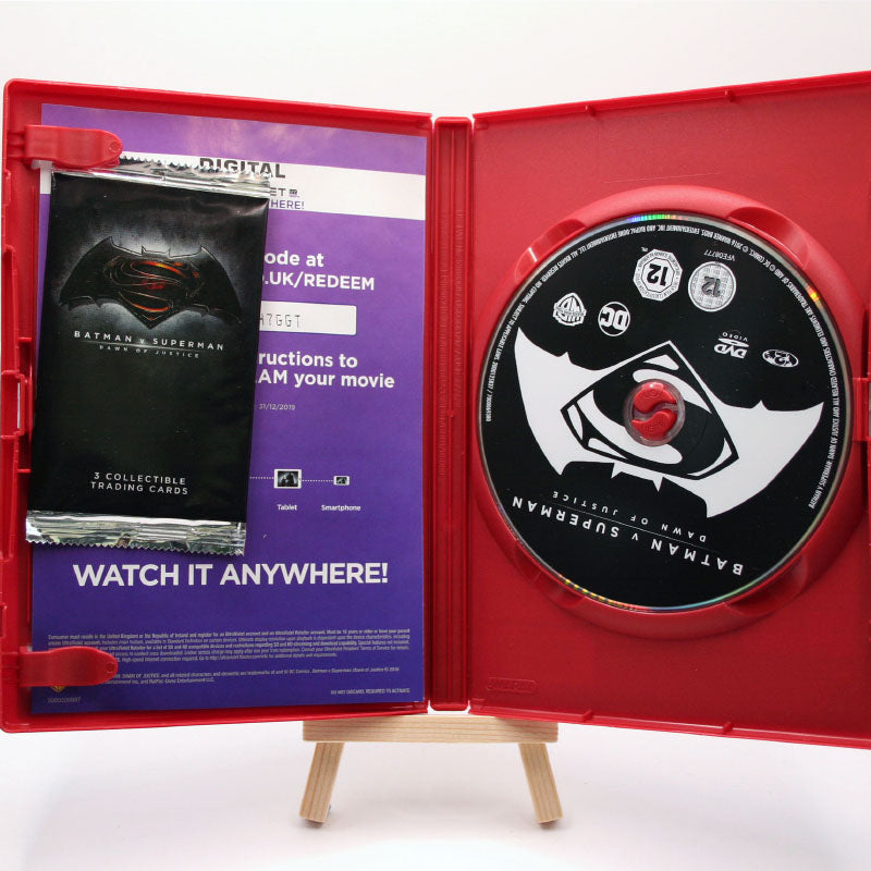 Batman v Superman: Dawn of Justice slip case+sealed trading cards
